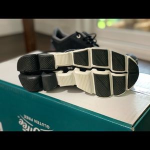 On Cloud Women's Running Shoes size 7.5